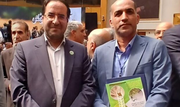 تقدیر وزیر جهاد کشاورزی از مدیرکل منابع طبیعی و آبخیزداری جنوب کرمان به عنوان ادارهکل برتر کشور تقدیر وزیر جهاد کشاورزی از مدیرکل منابع طبیعی و آبخیزداری جنوب کرمان به عنوان ادارهکل برتر کشور