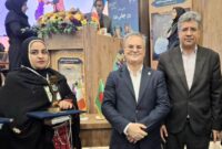 تجلیل از بانوی کارآفرین نمونه رودبارجنوب در همایش ملی روستا و عشایر/ بانوی تسهیلگر نمونه عنبرآبادی شایسته تقدیر شد