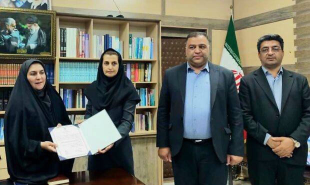 الواح ثبت ملی ۱۰ شیء تاریخی تمدن جیرفت به فرماندار این شهرستان اهداء شد/ این اشیاء در موزه باستانشناسی جیرفت نگهداری می شود الواح ثبت ملی ۱۰ شیء تاریخی تمدن جیرفت به فرماندار این شهرستان اهداء شد/ این اشیاء در موزه باستانشناسی جیرفت نگهداری می شود